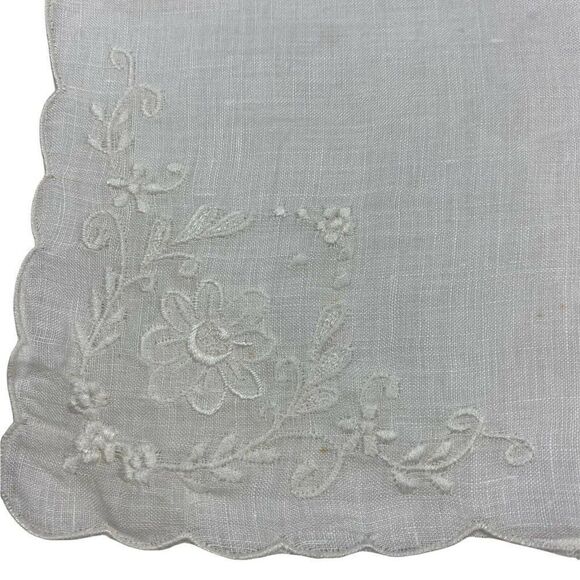 Vintage Gerbrend Linen White Handkerchief Embroidered White Flower Leaf Design - Picture 1 of 6